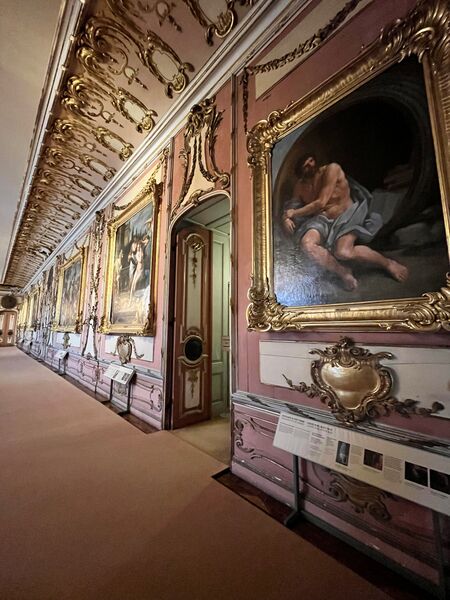Guido Renis Gemälde „Diogenes in der Tonne“ in der Oberen Galerie des Neuen Palais