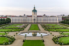Schlossgarten Charlottenburg, Blick über das Fontainenbassin und das Parterre zum Schloss