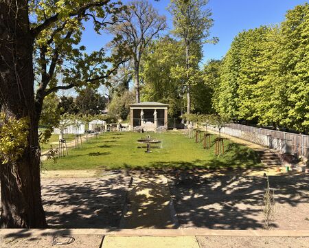 Villa Liegnitz, Blick in den Garten nach Westen auf das Stibadium