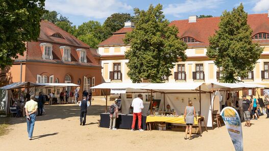 Kunstmarkt auf dem Schlosshof Caputh