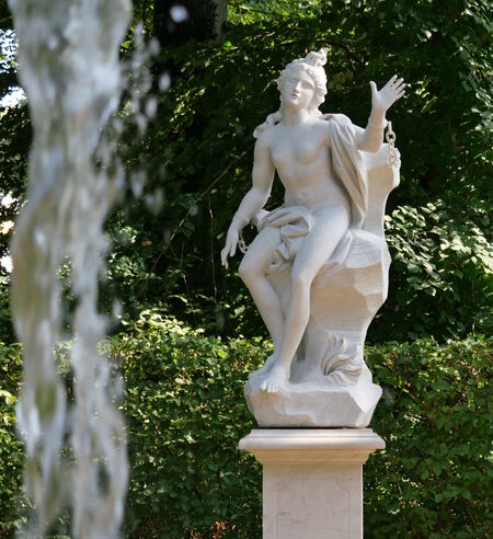 „Froschfontäne“ – Andromeda, an einen Felsen gekettet