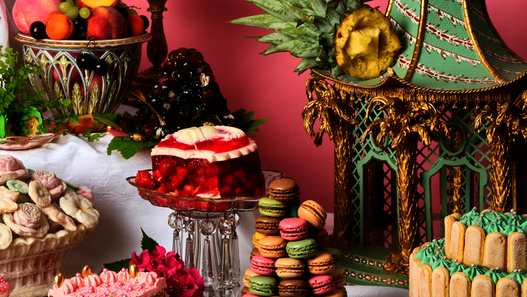 © SPSG / Jule Frommelt Ein Tisch voller bunter Desserts