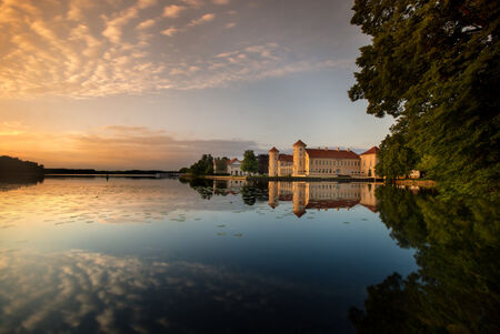 Blick über den Grienericksee auf das Schloss Rheinsberg 