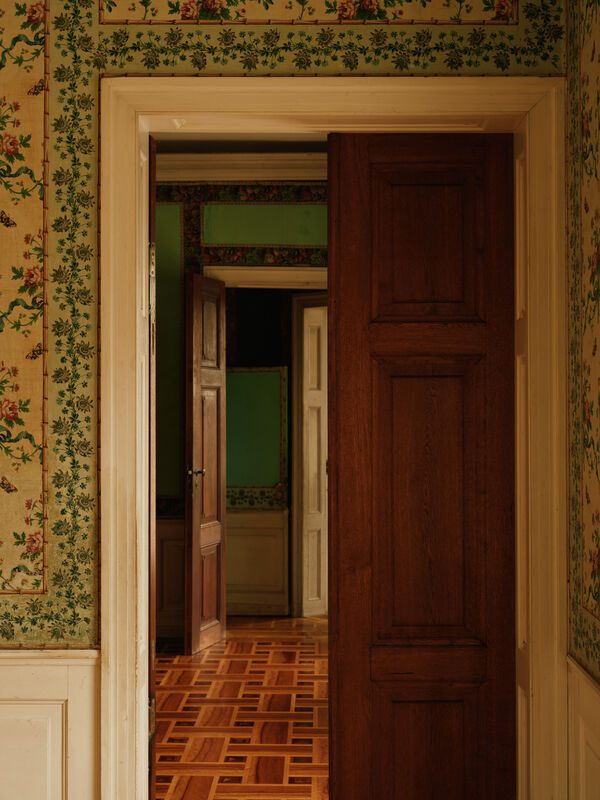 Schloss Pfaueninsel, Blick vom Spielzimmer ins Teezimmer