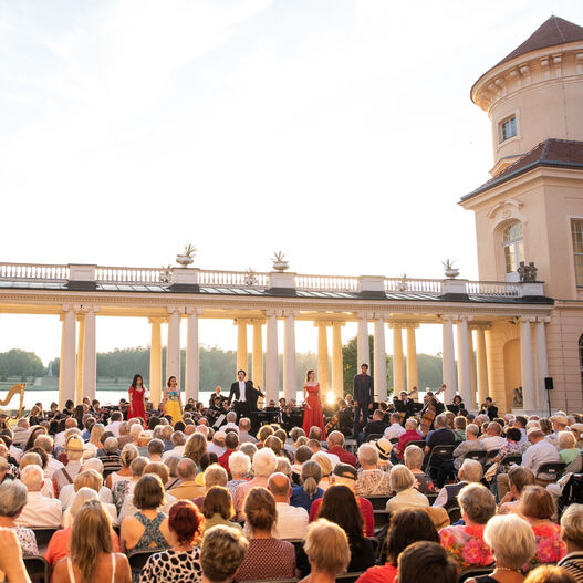 Kammeroper Rheinsberg, Aufführung im Schlosshof