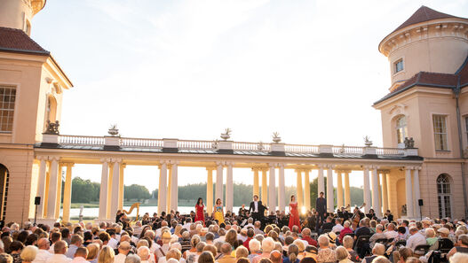 Kammeroper Rheinsberg, Aufführung im Schlosshof
