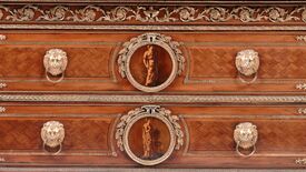 Johann Gottlob Fiedler, Kommode, um 1785 © SPSG / Roland Handrick Was steht hier rum? Möbel im Schloss Rheinsberg