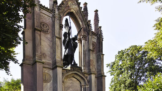 Park Babelsberg, Michaelsdenkmal