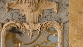 Heinrichs Salon: Glänzend bewahrt