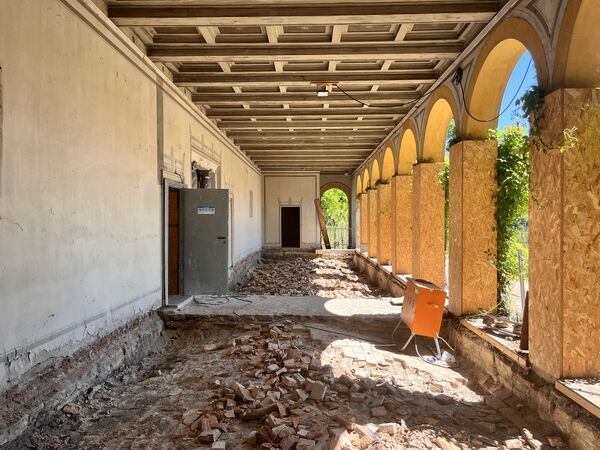 Römische Bäder, Blick in die Arkadenhalle