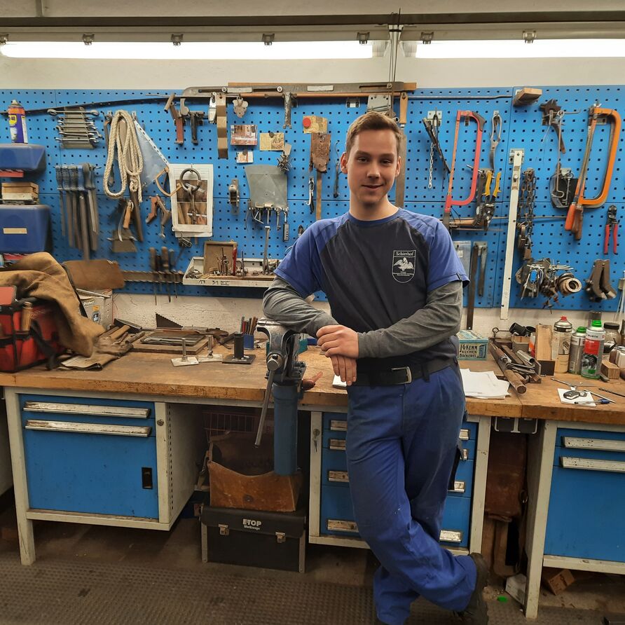 Niklas Dehnel in der Metallwerkstatt