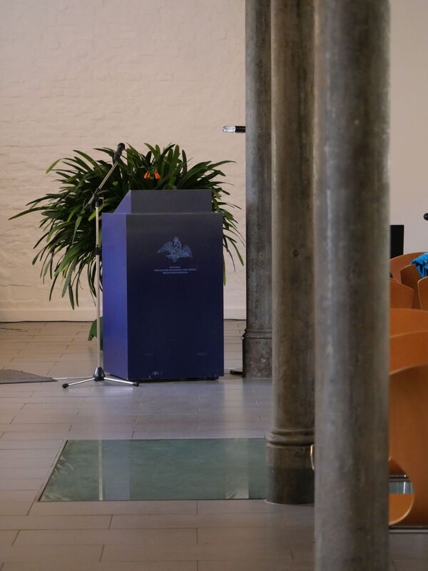 Schloss Glienicke – Kavalierflügel, Redner:innenpult © SPSG