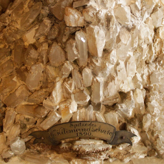 Potsdam, Park Sanssouci, Neues Palais, Grottensaal, R. 177, Detail: Spitze des Kilimanjaro