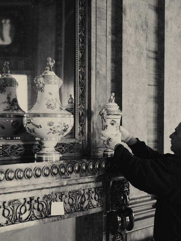 Installation eines Kaminvasensatzes der KPM