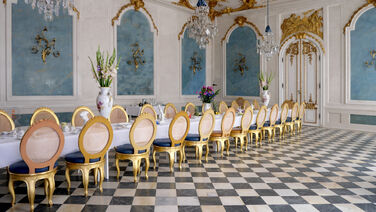 Teegenuss beim König: Mythos und Marmor in den Neuen Kammern