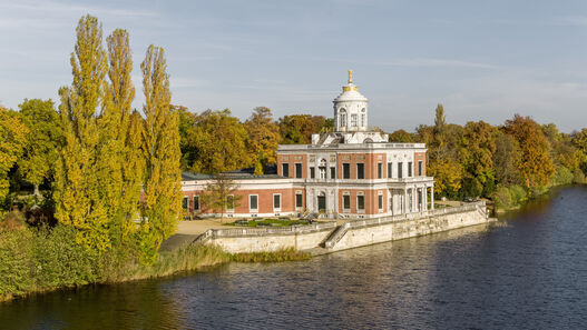Marmorpalais, Blick auf die Südterrasse und das Schloss
