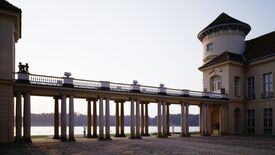 Schlosshof mit Kolonnaden am Schloss Rheinsberg © SPSG / Leo Seidel Heinrich und Wilhelmine: Ein fürstliches Eheprojekt