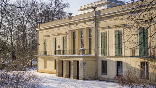 Schloss Glienicke © SPSG / Reinhardt & Sommer Verschneites Schloss Glienicke, Südseite
