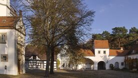 Trödelmarkt auf dem Schlosshof 