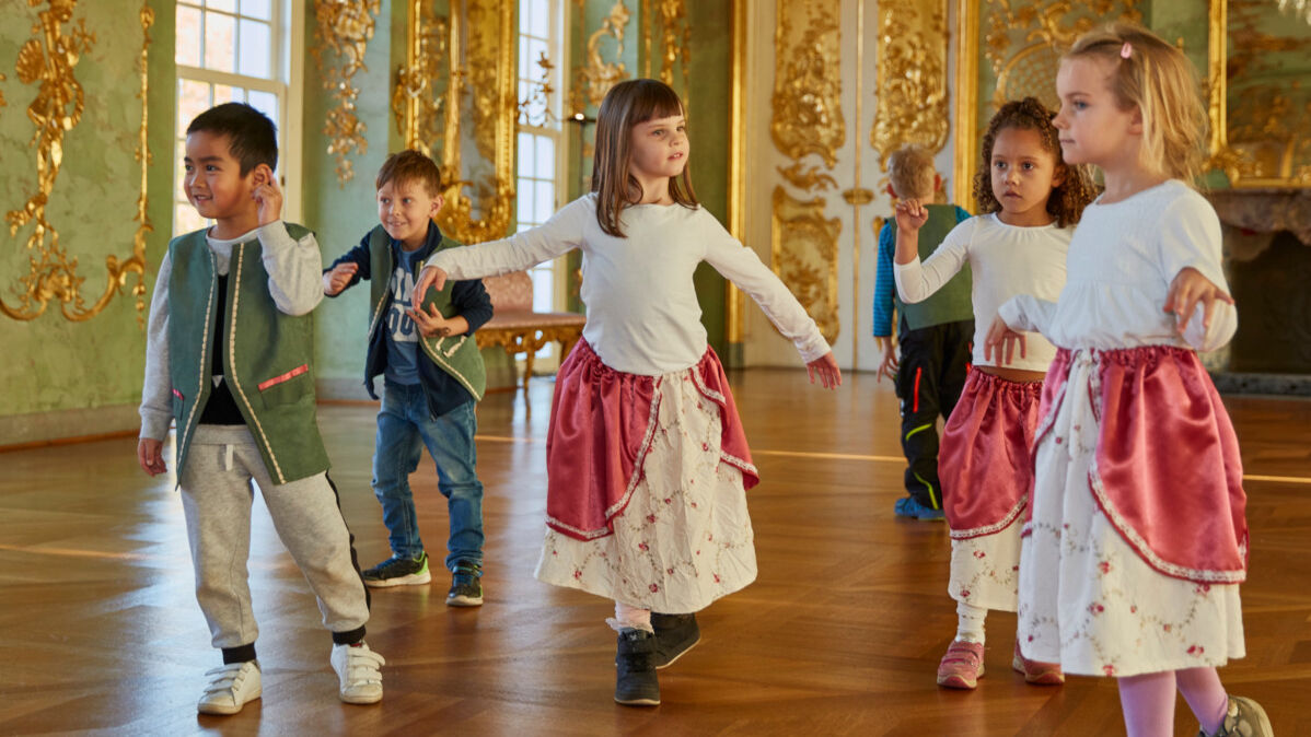 Kleine Gäste im großen Schloss