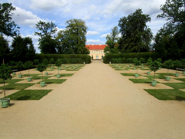 Lustgarten Rheinsberg, Orangeriepartelle