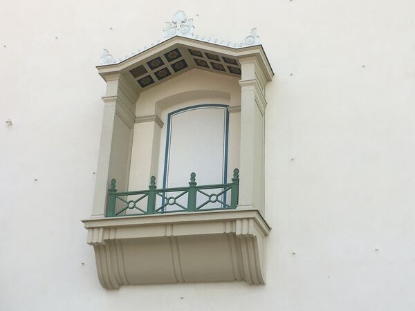 Die Ädikula auf der östlichen Giebelwand