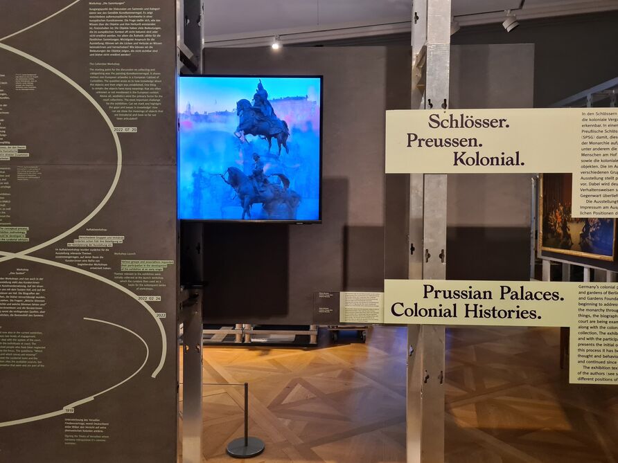 Erster Raum der Ausstellung „Schlösser. Preußen. Kolonial.“