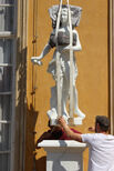 Aufstellung der Skulptur „Pomona mit Früchten“