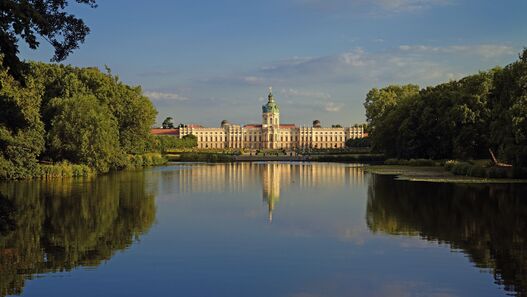 Blick über den Karpfenteich auf das Schloss Charlottenburg, Altes Schloss