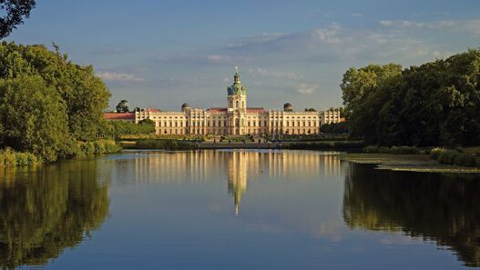 Blick über den Karpfenteich auf das Schloss Charlottenburg, Altes Schloss