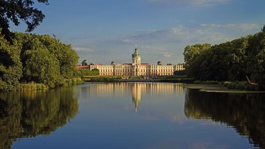 Blick über den Karpfenteich auf das Schloss Charlottenburg, Altes Schloss