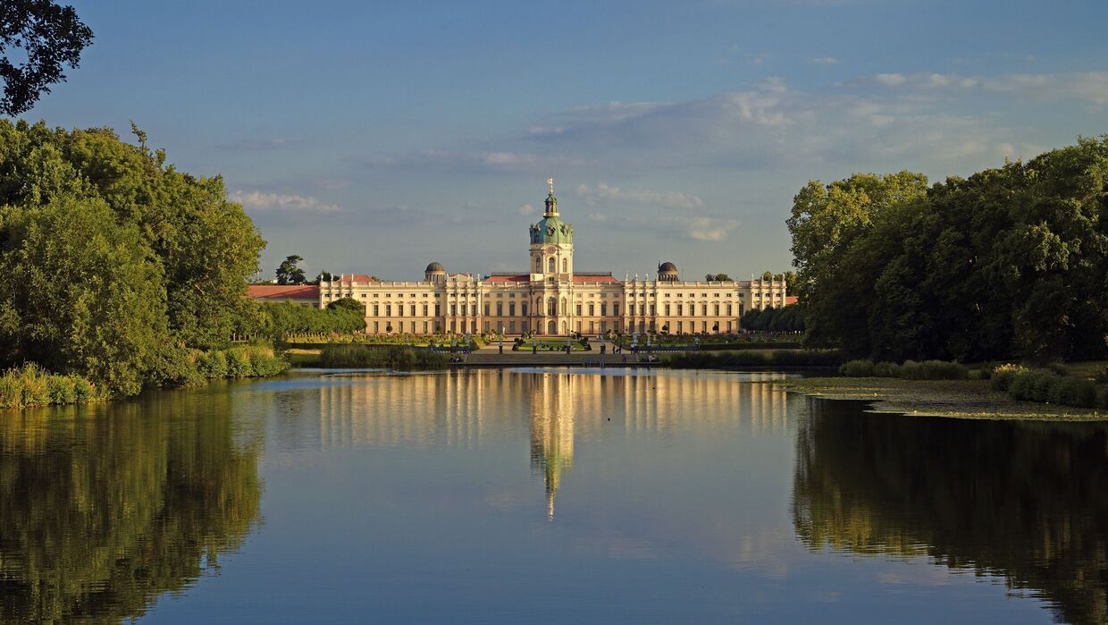 Die besondere und schönsten Orte zum Heiraten in Deutschland 2 csm SPSG AltesSchlossCharlottenburg JensRosenow F0018812 A4 Buehne eeea690cd3 • 2