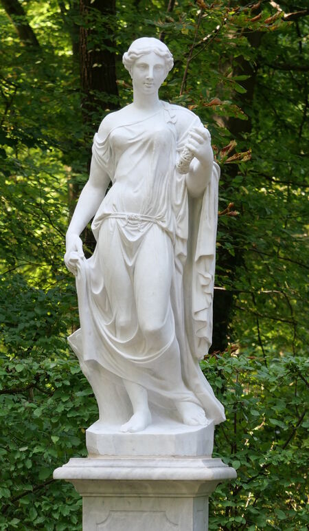 „Froschfontäne“ – Flora mit Kranz