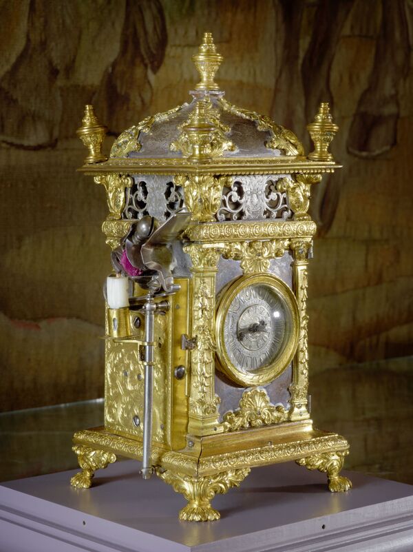 Weckuhr mit Feuerzeugmechanismus, Berlin um 1700, Uhrmacher und Büchsenmacher: Pierre Fromery