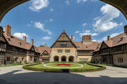 Schloss Cecilienhof, Roter Stern im Ehrenhof