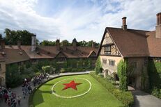 Schloss Cecilienhof, Innenhof mit Sternbeet