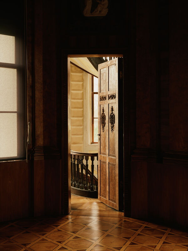 Schloss Pfaueninsel, Blick vom Saal ins Treppenhaus