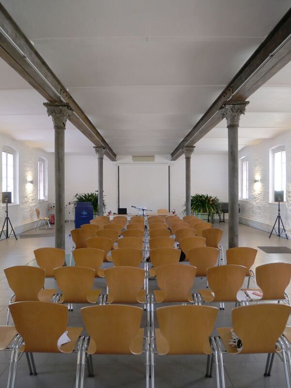 Schloss Glienicke – Kavalierflügel mit Reihenbestuhlung © SPSG