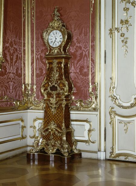 Jean-Pierre Latz: Bodenstanduhr mit Glockenspiel, 1754, Inv.-Nr. V4