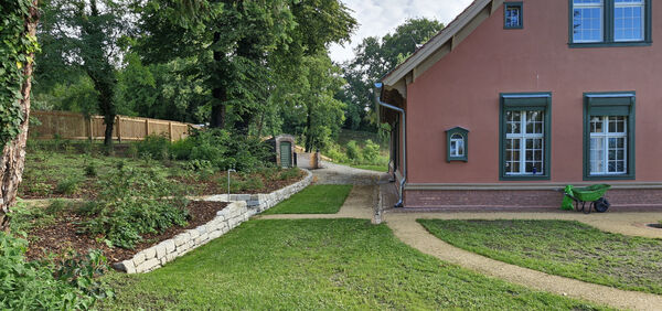 Rotes Haus im Neuen Garten nach der Sanierung, Ansicht vom Garten