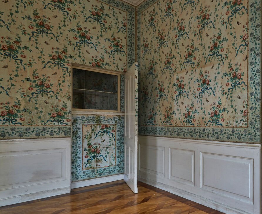Schloss Pfaueninsel, Blick vom Wohnzimmer ins Teezimmer
