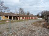 Nordgaragen im Schlosspark Schönhausen