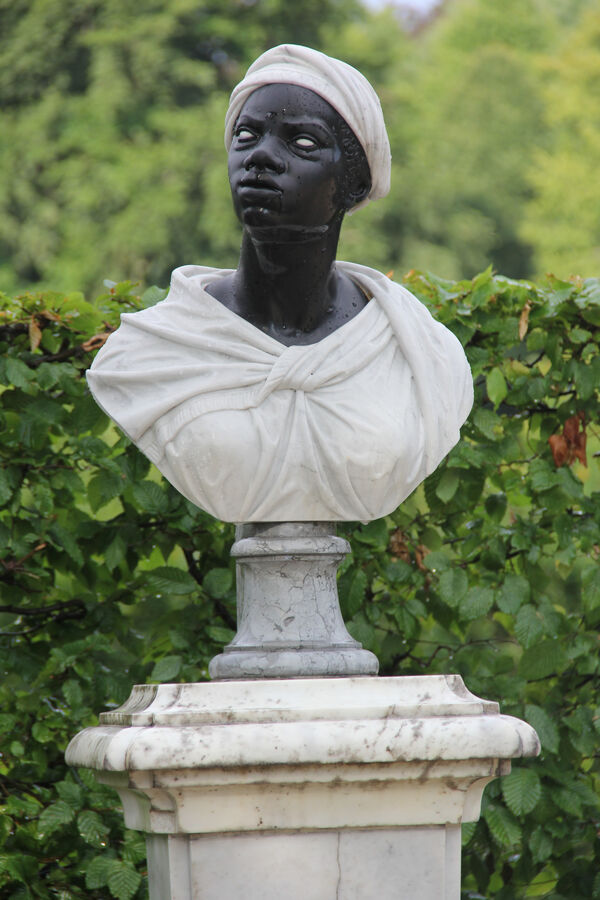 Park Sanssouci, Büste, Erstes Rondell, Roland Will/Kathrin Lange, Kopie (1992-1997) nach dem Bildnis einer Afrikanerin, 17. oder 1. Hälfte 18. Jh.