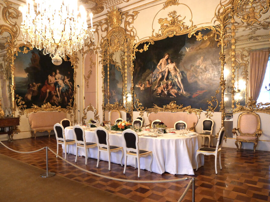 Weihnachtstafel im Unteren Konzertzimmer des Neuen Palais