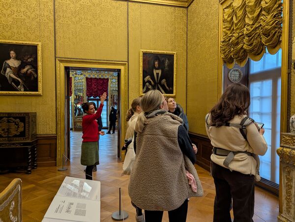 Schloss Charlottenburg – das Alte Schloss, Führung mit Baby © SPSG / Anja Fielauf Führung mit Baby durch das Alte Schloss von Schloss Charlottenburg, hier im Paradeschlafzimmer