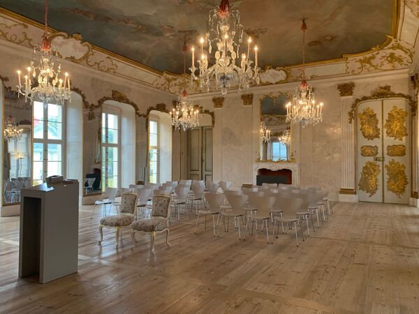 Schloss Rheinsberg – Spiegelsaal, Bestuhlung bei Eheschließung