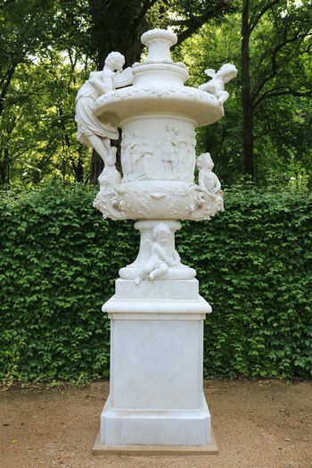 Georg Franz Ebenhecht nach Antonio Corradini: Corradini-Vase (Dresdener/Üppigkeitsvase), Marmorkopie, um 1750, Skulpt.slg. 222