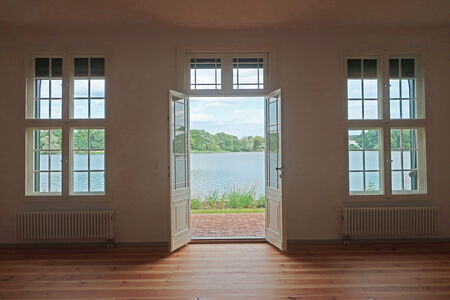 Rotes Haus im Neuen Garten am Ufer des Heiligen Sees – Blick nach draußen auf den See