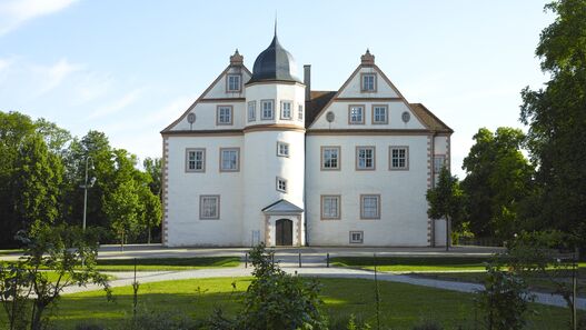 Blick auf das Schloss Königswusterhausen mit Treppenturm
