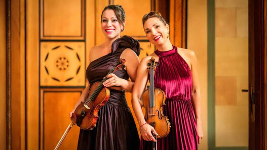 The Twiolins: Marie-Luise Dingler & Marta Danilkovich © Hans Altenkirch The Twiolins: Marie-Luise Dingler & Marta Danilkovich